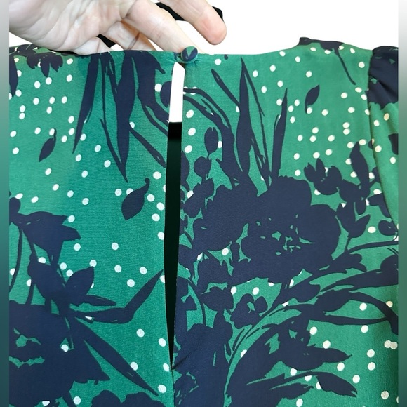 Aryn K Silk Dress Size M Green Navy Floral Dot Print lattice zip cuff
A207 - Picture 7 of 8